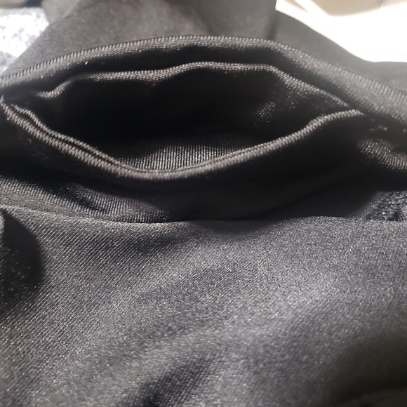 Poof! Performance Sz S Capri Leggings - Picture 8 of 9